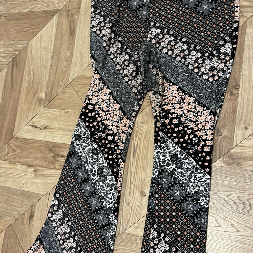 Bell bottom stretch floral print pants